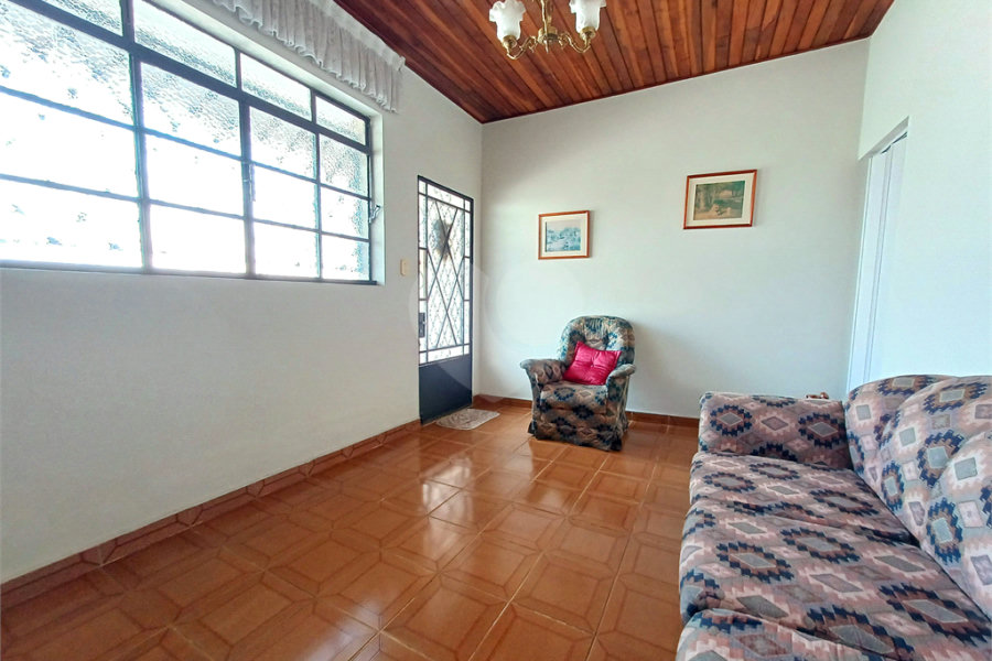 Casa à venda com 4 quartos, sendo 1 suíte, em Vila Paulicéia, São Paulo, SP