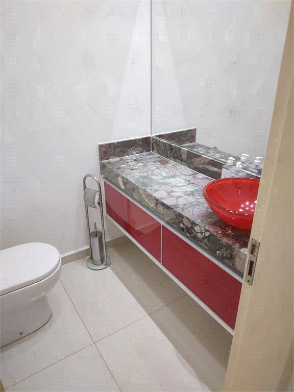 Casa à venda com 3 suítes no condomínio Estância Marambaia, Vinhedo - SP