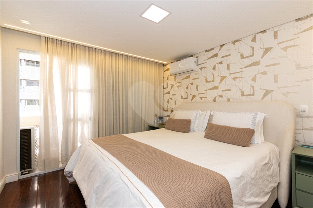 Apartamento à venda com 3 quartos, sendo 1 suíte,  em Vila Uberabinha, São Paulo, SP