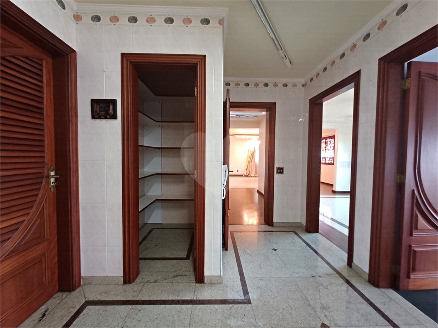 Casa à venda com 6 suítes no condomínio Portal da Raposo, Sorocaba - SP