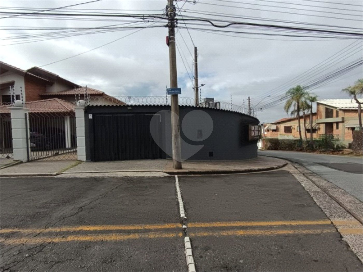 Casa à venda com 3 quartos, sendo 1 suíte,  em Jardim Santa Rosália, Sorocaba, SP