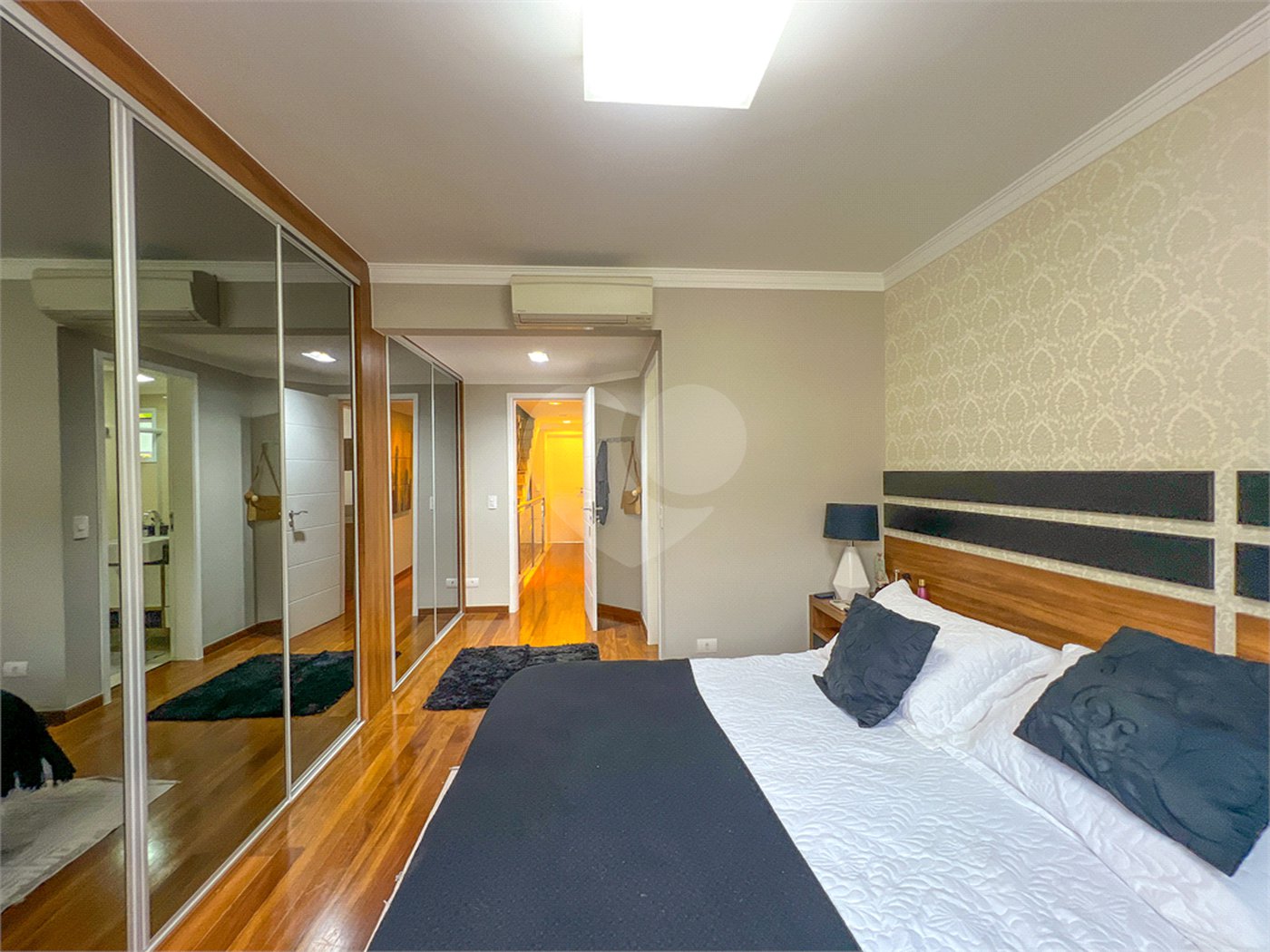 Casa à venda com 4 quartos, sendo 2 suítes,  no condomínio Floradas da Serra, São Paulo - SP