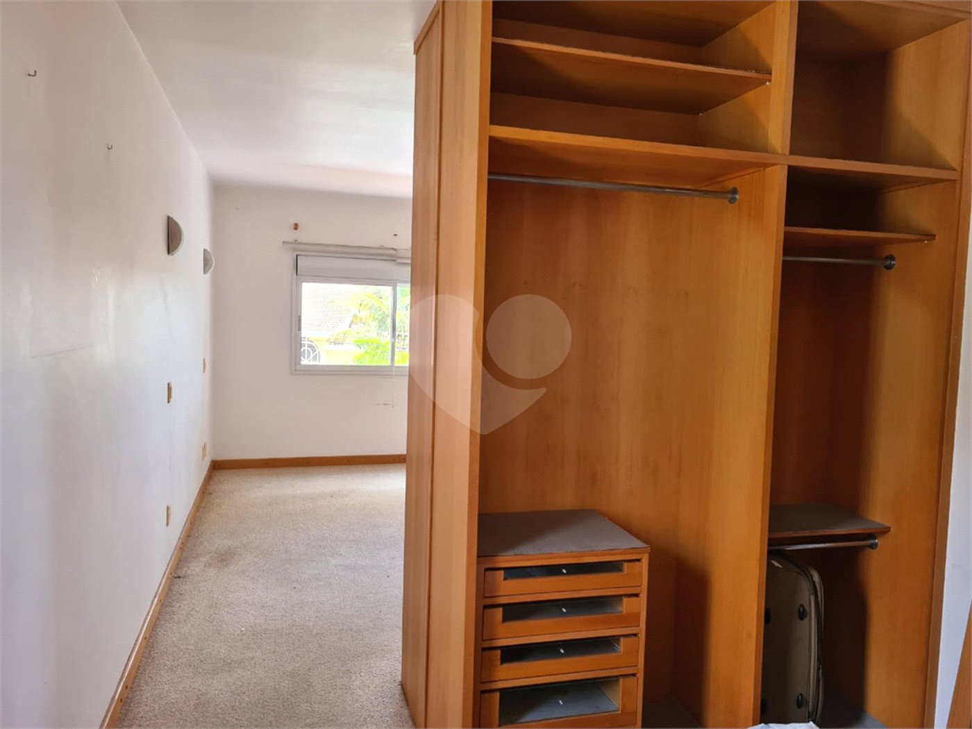 Casa à venda com 6 quartos, sendo 4 suítes, no condomínio Jardim Paulista I, Vinhedo - SP