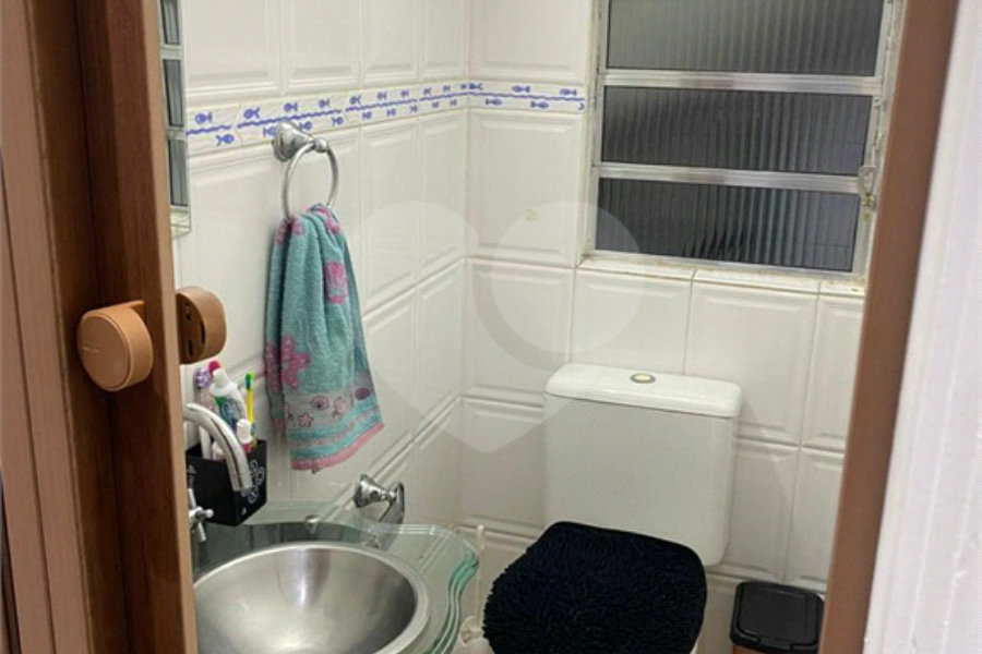 Casa à venda com 3 quartos, sendo 2 suítes, no condomínio Ibarra, São Paulo - SP