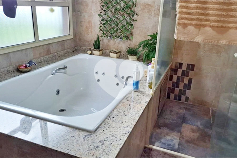 Casa à venda com 8 quartos, sendo 4 suítes, em Roseira, Mairiporã, SP