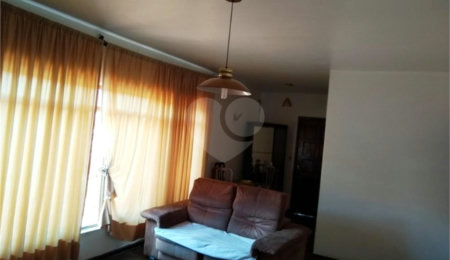Sobrado à venda com 4 quartos, sendo 1 suíte,  em Vila Constança, São Paulo, SP