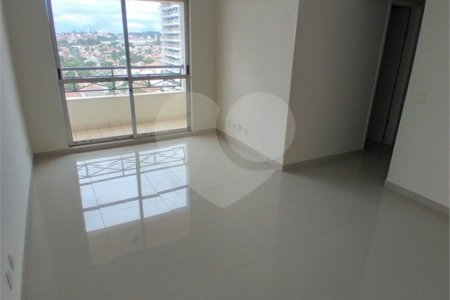 Apartamento com 3 dormitórios sendo 1 suíte.