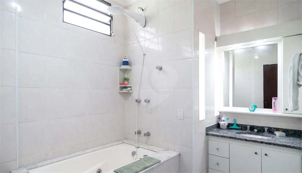 Casa para venda e locação no Campo Belo de 120M² com 3 dormitórios, 1 suíte e 3 vagas