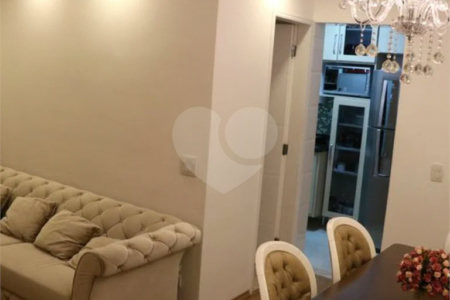Apto na Mooca de 76m², com 2 dorms, 1 vaga, 1 suíte. Estuda permuta.