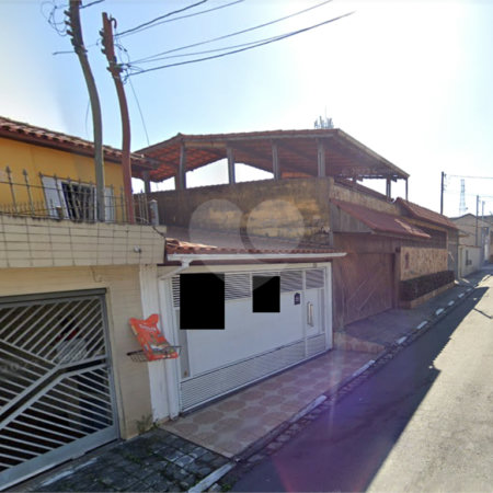 Sobrado à venda com 3 quartos no Centro, Poá, SP