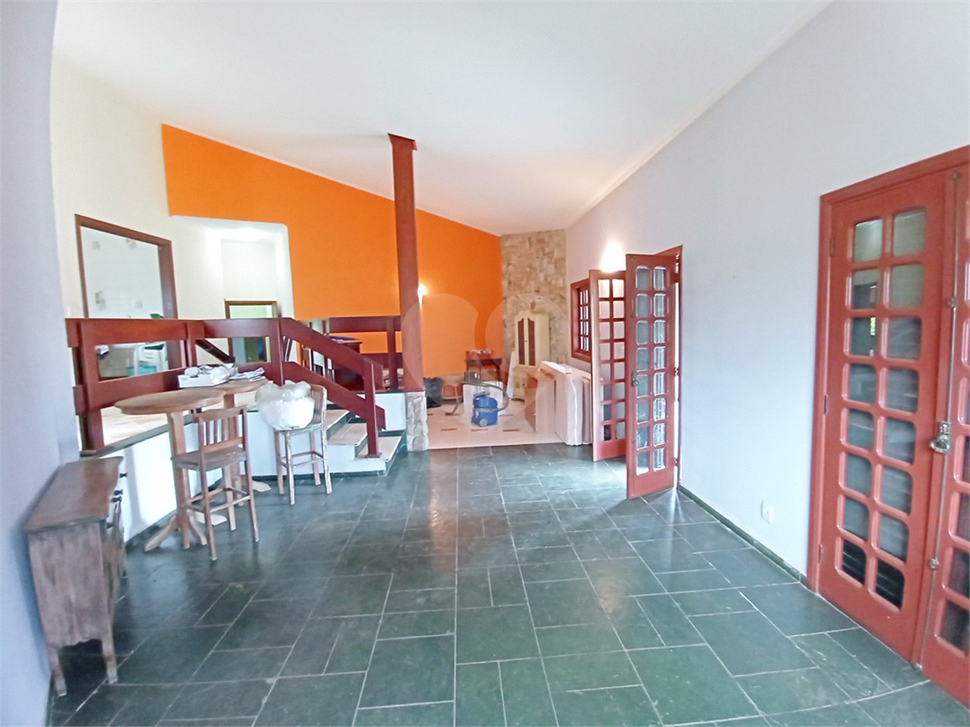 Casa à venda com 4 suítes no condomínio Estância Marambaia, Vinhedo - SP