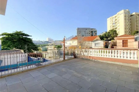 Sobrado à venda com 4 quartos em Vila Ipojuca, São Paulo, SP