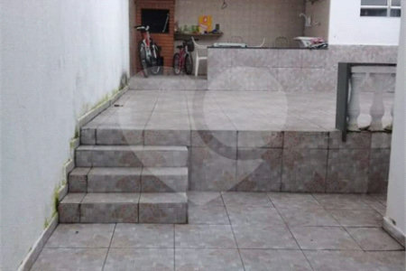 Casa à venda com 4 quartos, sendo 1 suíte, em Parque Santa Rosa, Suzano, SP