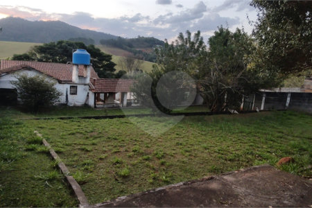 Chácara à venda com 5 quartos, sendo 3 suítes, em Chácaras Fernão Dias, Atibaia, SP