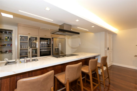 Apartamento à venda com 3 quartos, sendo 1 suíte,  em Vila Uberabinha, São Paulo, SP
