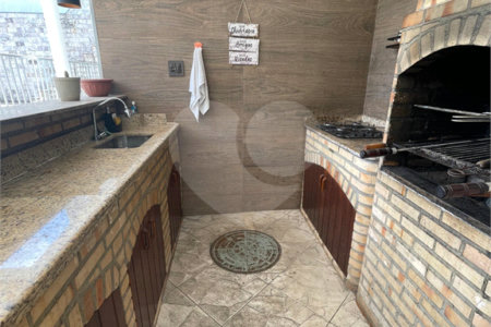 Casa à venda com 5 quartos, sendo 1 suíte, no condomínio Residencial Green Ville, Rio de Janeiro - RJ