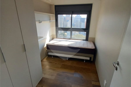 Apartamento de 2 quartos mobiliado à venda no Paraíso