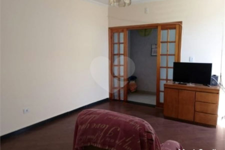 Casa com 400m², 2 dormitórios, 2 vagas de garagem, à venda na Vila Matilde.