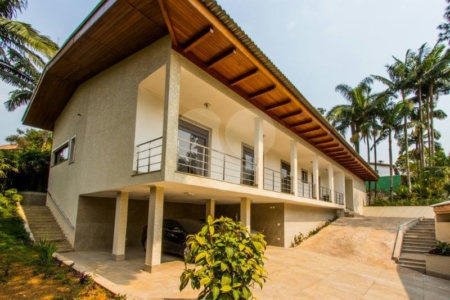 Casa Térrea à venda com 5 suítes em Jardim Marajoara, São Paulo, SP