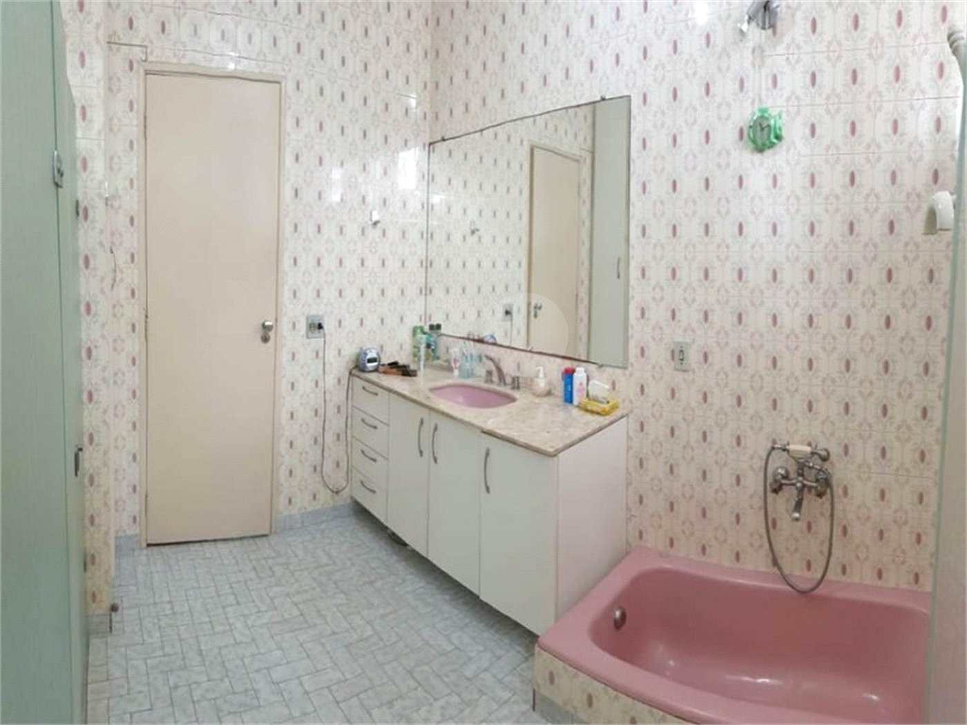 Sobrado à venda com 4 quartos, sendo 1 suíte,  em Sumaré, São Paulo, SP