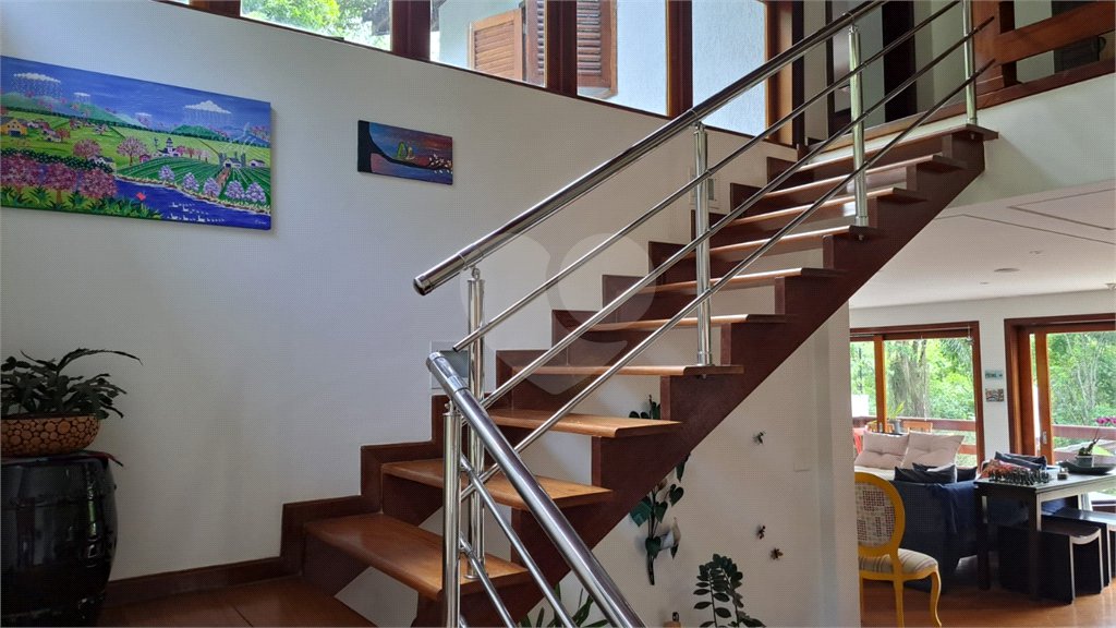 Casa à venda com 6 quartos, sendo 4 suítes, no condomínio Alpes da Cantareira, Mairiporã - SP
