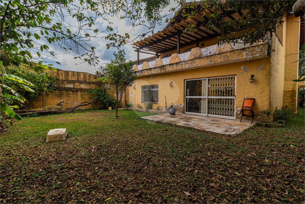 Casa à venda com 3 quartos, sendo 1 suíte, em Interlagos, São Paulo, SP