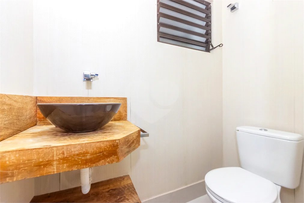 Casa em condomínio à venda na Granja Julieta