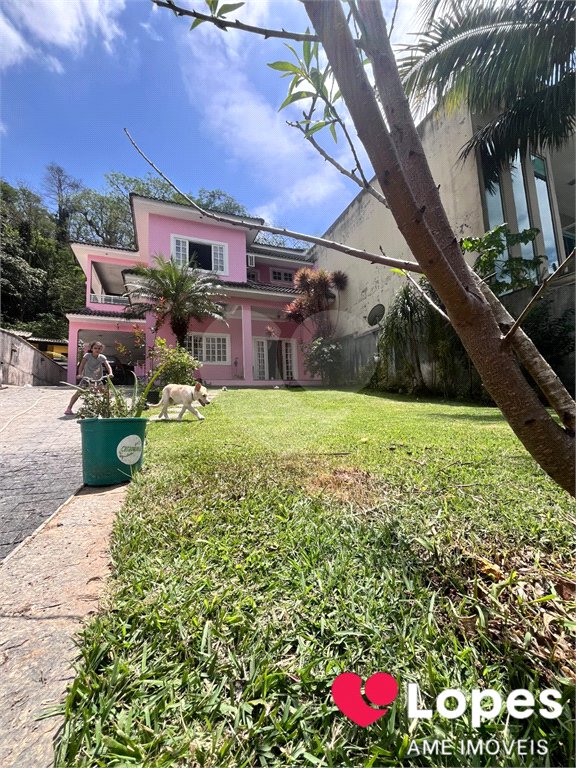 Casa à venda com 4 quartos, sendo 3 suítes, no condomínio Fazenda Cantagalo, Rio de Janeiro - RJ