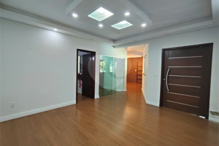 Casa Térrea à venda com 4 quartos, sendo 1 suíte, em Vila Mazzei, Itapetininga, SP