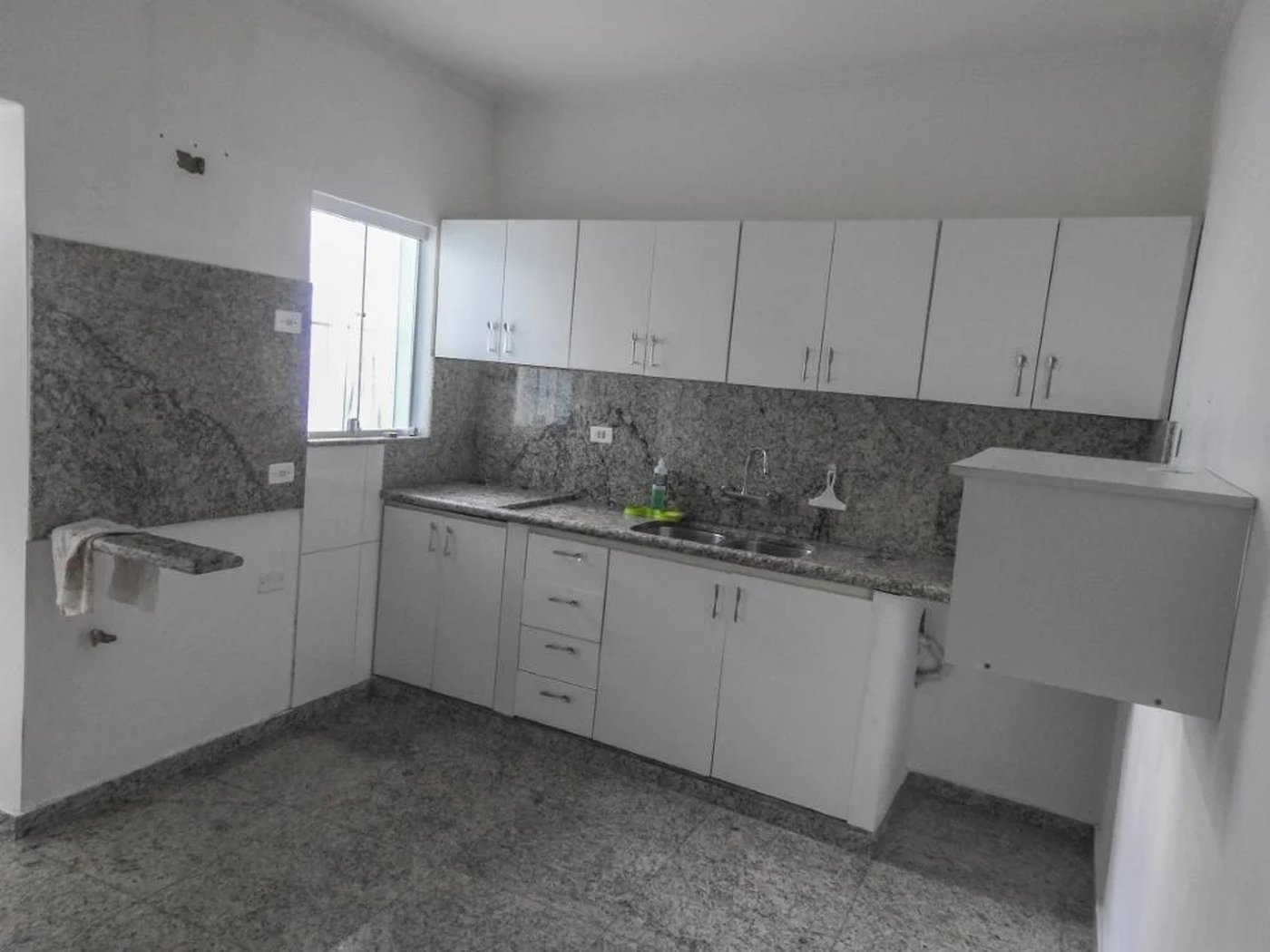 Casa Térrea à venda com 4 quartos, sendo 2 suítes,  em Jardim das Bandeiras, São Paulo, SP