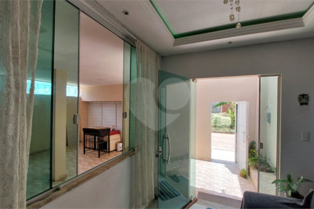 Casa à venda com 4 quartos, sendo 2 suítes, no condomínio Vivendas do Mendanha, Rio de Janeiro - RJ