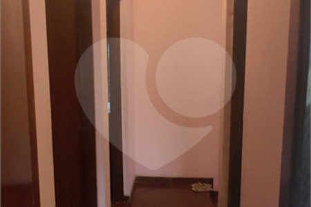 Sobrado à venda com 6 quartos, sendo 1 suíte, em Vila Acoreana, Poá, SP