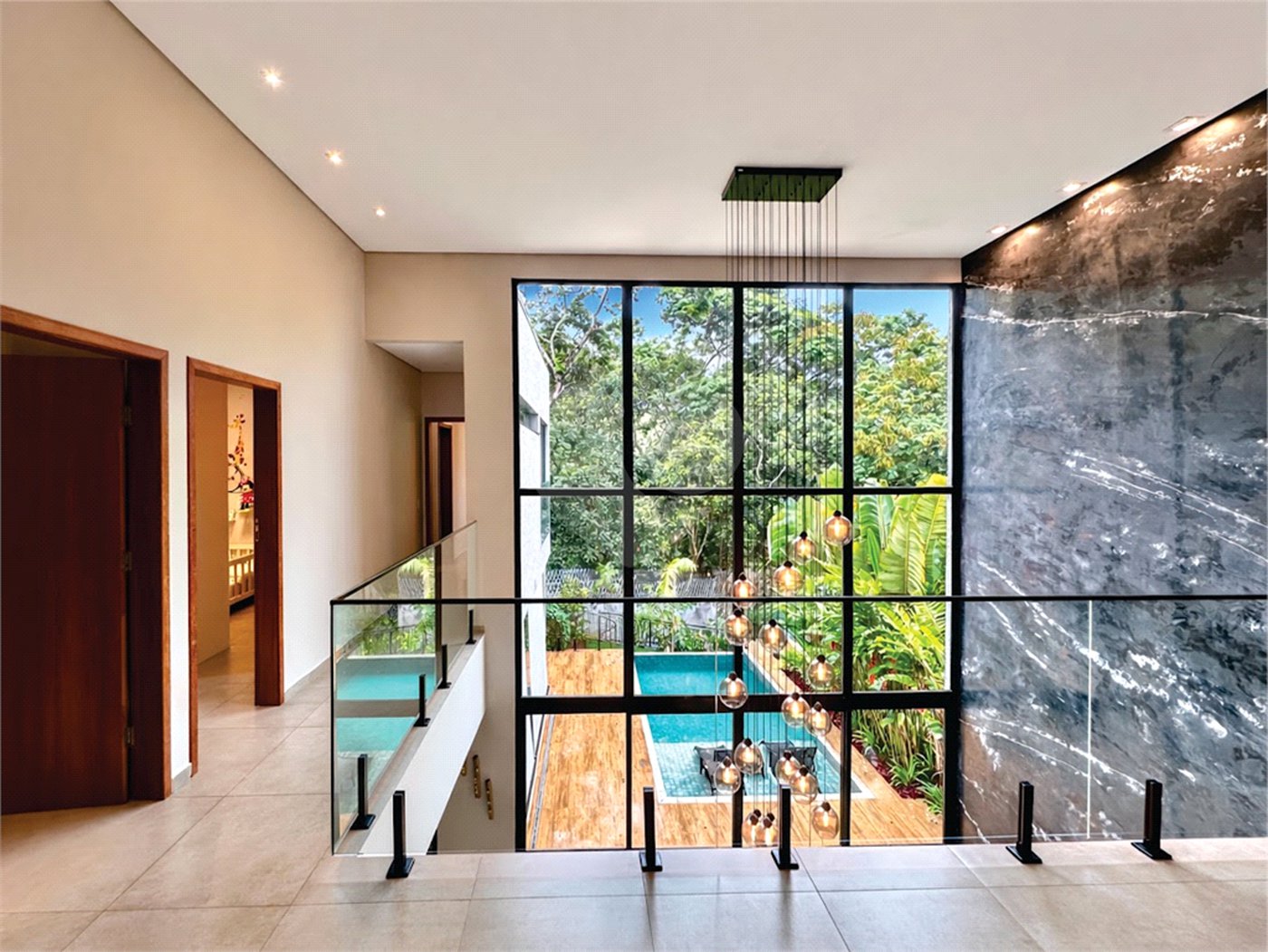 Casa à venda com 3 suítes no condomínio Reserva Santa Maria, Jandira - SP