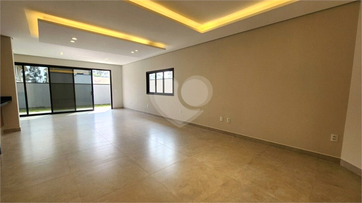 Casa à venda com 3 suítes no condomínio Vita Verdi, Valinhos - SP