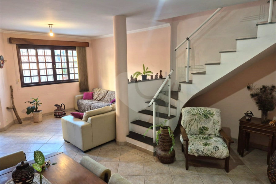 Sobrado à venda com 4 quartos em Tremembé, São Paulo, SP
