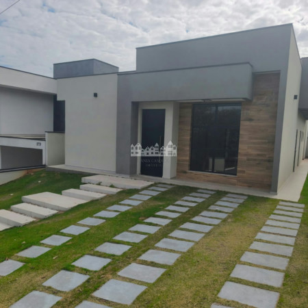 Casa térrea à venda com 4 quartos, sendo 2 suítes, no condomínio Alto da Floresta, Bom Jesus dos Perdões - SP