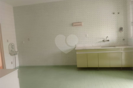Apartamento à venda com 4 quartos, sendo 1 suíte, em República, São Paulo, SP