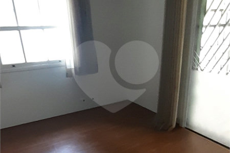 Casa à venda com 5 quartos, sendo 1 suíte, no Centro, Bom Jesus dos Perdões, SP