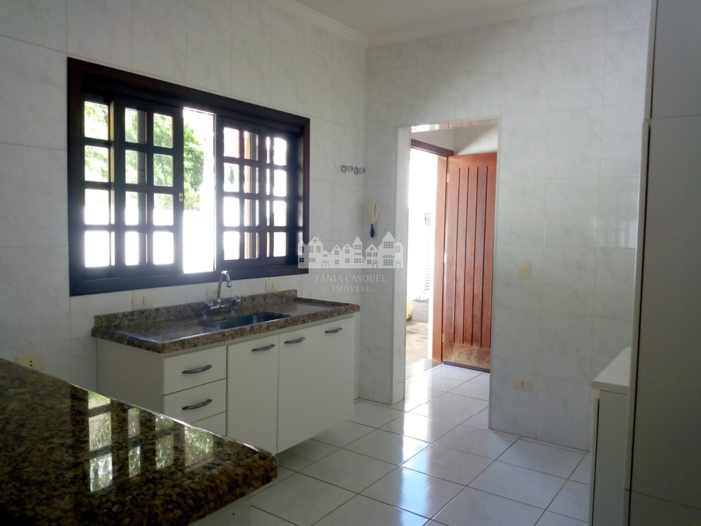Casa para alugar com 3 quartos, sendo 1 suíte, em Vila Petrópolis, Atibaia, SP