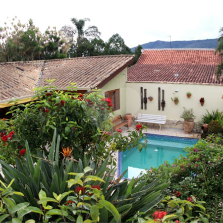 Casa à venda ou para alugar com 3 suítes em Vila Petrópolis, Atibaia, SP
