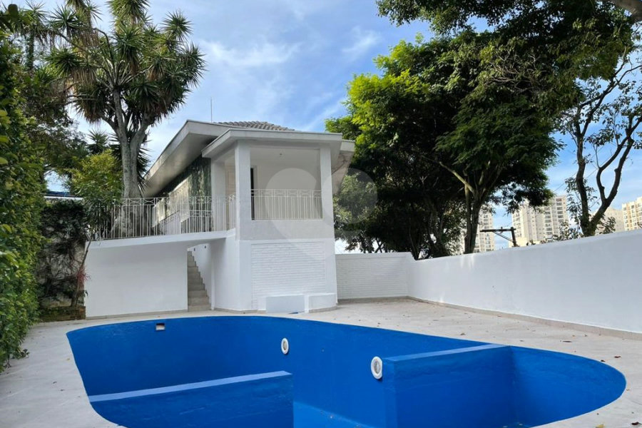 Casa à venda com 3 quartos, sendo 2 suítes, em Jardim Leonor Mendes de Barros, São Paulo, SP