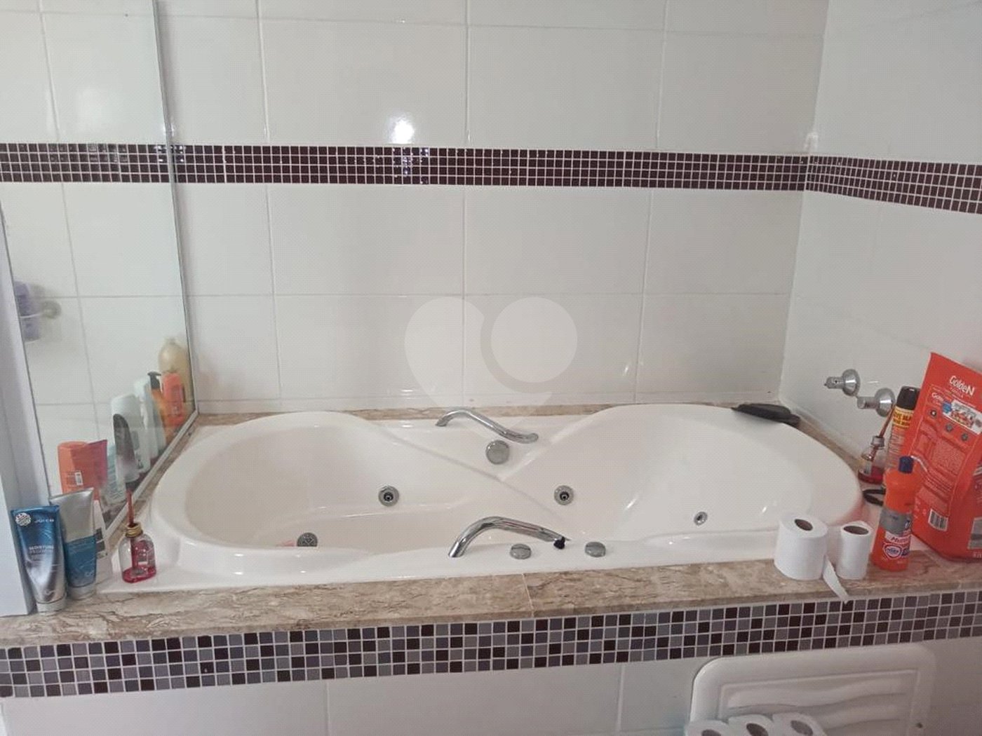 Casa à venda com 4 quartos, sendo 3 suítes, no condomínio Refúgio do Sauá I, Atibaia - SP