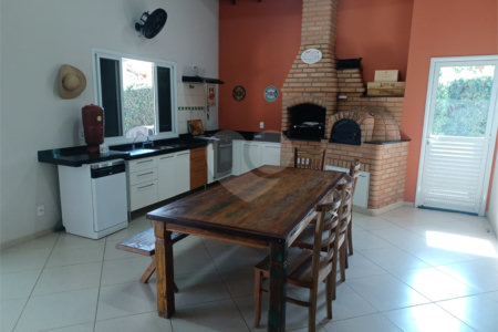 Casa à venda com 2 quartos, sendo 1 suíte, no condomínio Terras de Mont Serrat, Salto - SP