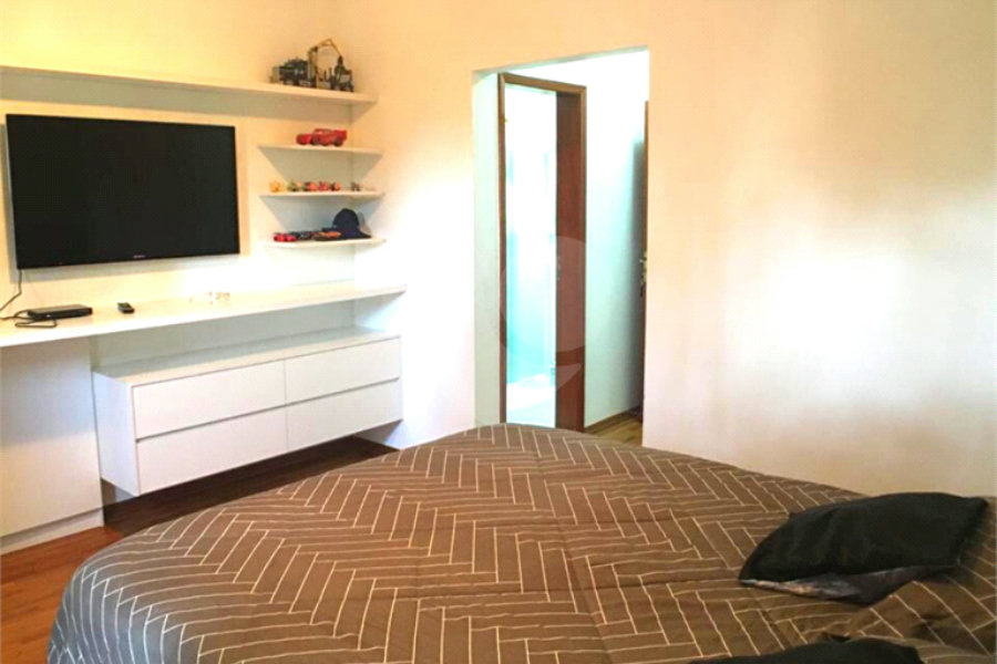 Sobrado à venda com 4 quartos, sendo 3 suítes, em Horto Florestal, São Paulo, SP
