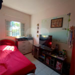 Casa à venda com 4 quartos, sendo 1 suíte, no condomínio Shangri-la, Atibaia - SP