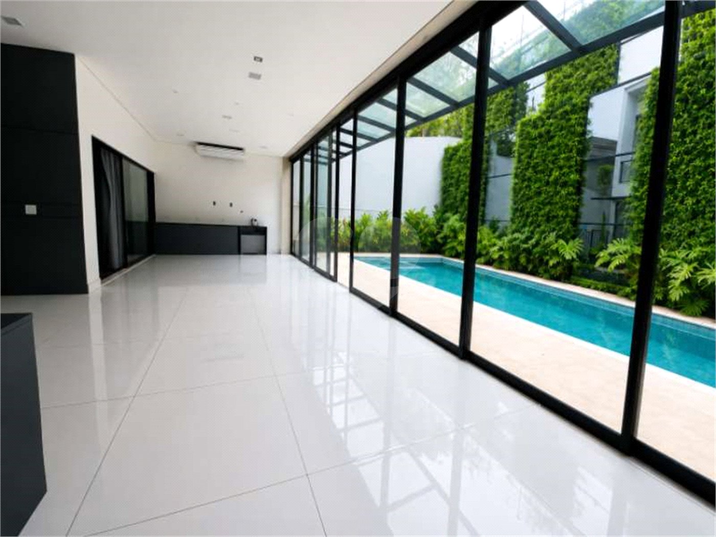 Casa à venda com 5 suítes no condomínio Tamboré II, Santana de Parnaíba - SP