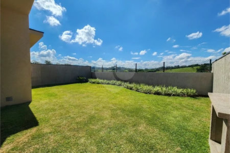 Casa à venda com 3 quartos, sendo 1 suíte, no condomínio Residencial Consoli, Atibaia - SP