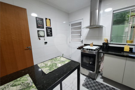 Sobrado à venda com 3 quartos, sendo 1 suíte, em Parque Vitória, São Paulo, SP