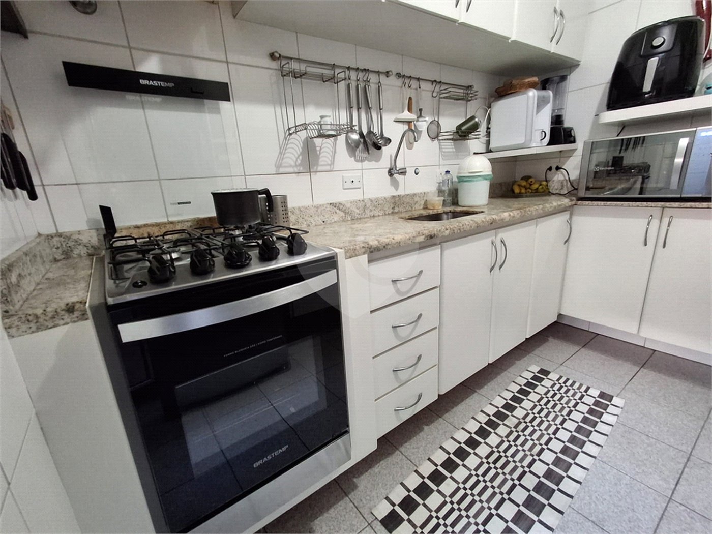 Apartamento à venda com 2 quartos, sendo 1 suíte, em Moema, São Paulo, SP