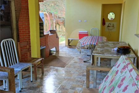 Chácara à venda com 3 quartos, sendo 2 suítes,  em Parque Varanguera, São Roque, SP